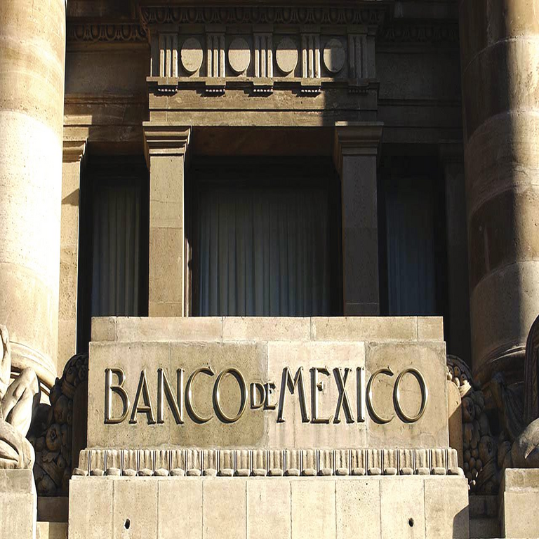 El Banco de México presenta una iniciativa para promover la competencia y la interoperabilidad en las cámaras de compensación de transacciones con tarjetas.