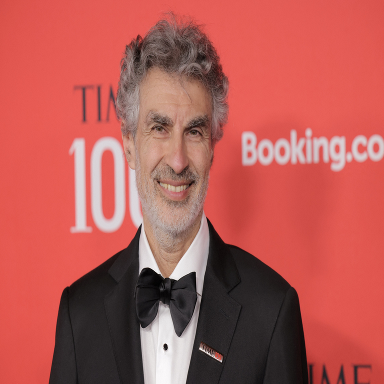 Un pionero en inteligencia artificial alerta sobre los riesgos de otorgar derechos a la IA, ya que no seríamos capaces de desactivarla.