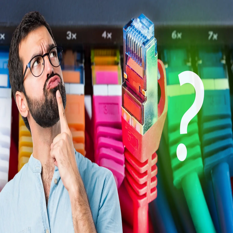 Razones por las que ciertos cables Ethernet exhiben colores azul, negro u naranja, y su implicación en la velocidad de la conexión.