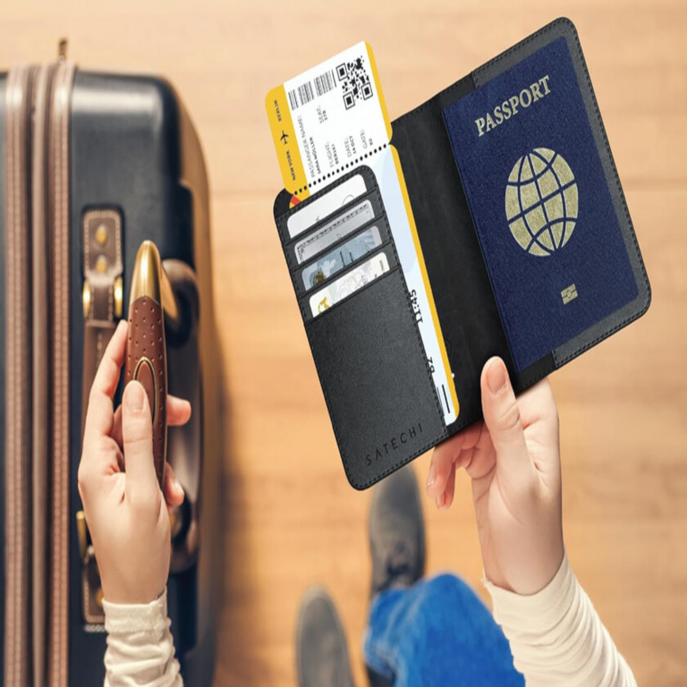 Los cinco localizadores de Satechi en sus formatos más prácticos: de estuches para gafas a fundas para pasaportes.