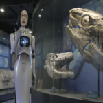 En la competencia por dominar los robots humanoides, China ostenta una ventaja al colocarlos en la vanguardia de los comercios minoristas.