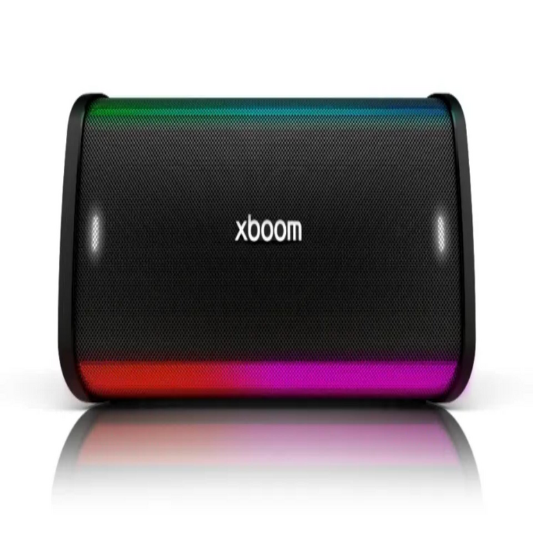 Este es el nuevo altavoz diseñado para karaoke que emplea inteligencia artificial para suprimir las voces en las canciones.