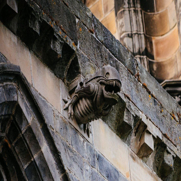 Xenomorfo en la abadía de Paisley: el artefacto más insólito de Escocia Xenomorfo en la abadía de Paisley: el artefacto más insólito de Escocia