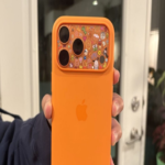 Si el diseño posterior de su iPhone 17 Pro no resulta de su agrado, Apple propone una solución que ya se ha consolidado como tendencia viral: la aplicación de adhesivos.