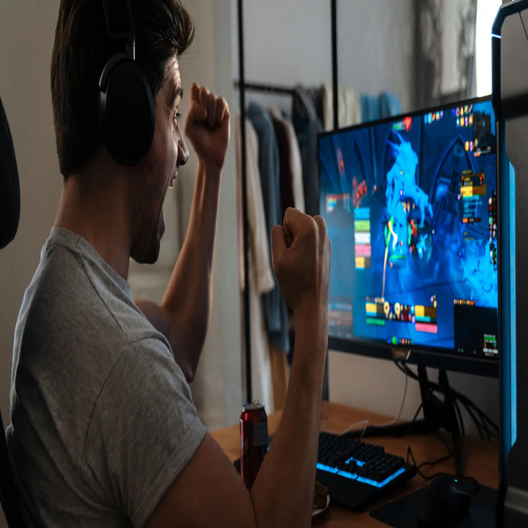 La extraordinaria fortuna de este jugador: el reemplazo de un monitor dañado culmina en una doble revelación inesperada.