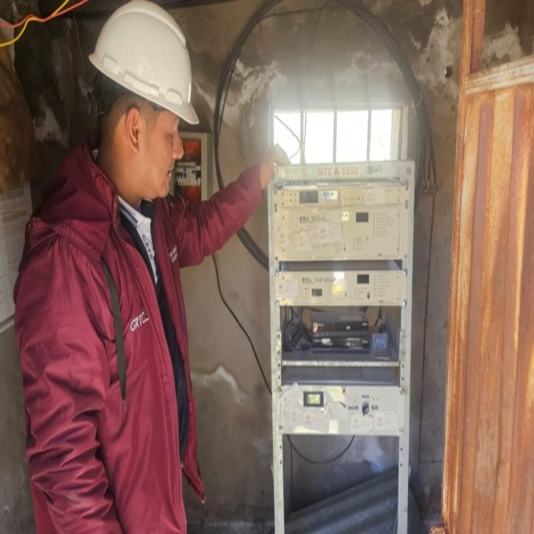 El Gobierno Regional de Ayacucho en Perú impulsa el fortalecimiento de vías, transporte y telecomunicaciones durante el año 2025.