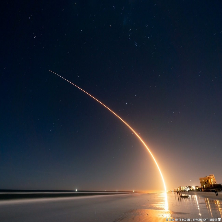 Starlink disminuirá la altitud orbital de sus satélites para prevenir colisiones en el espacio.