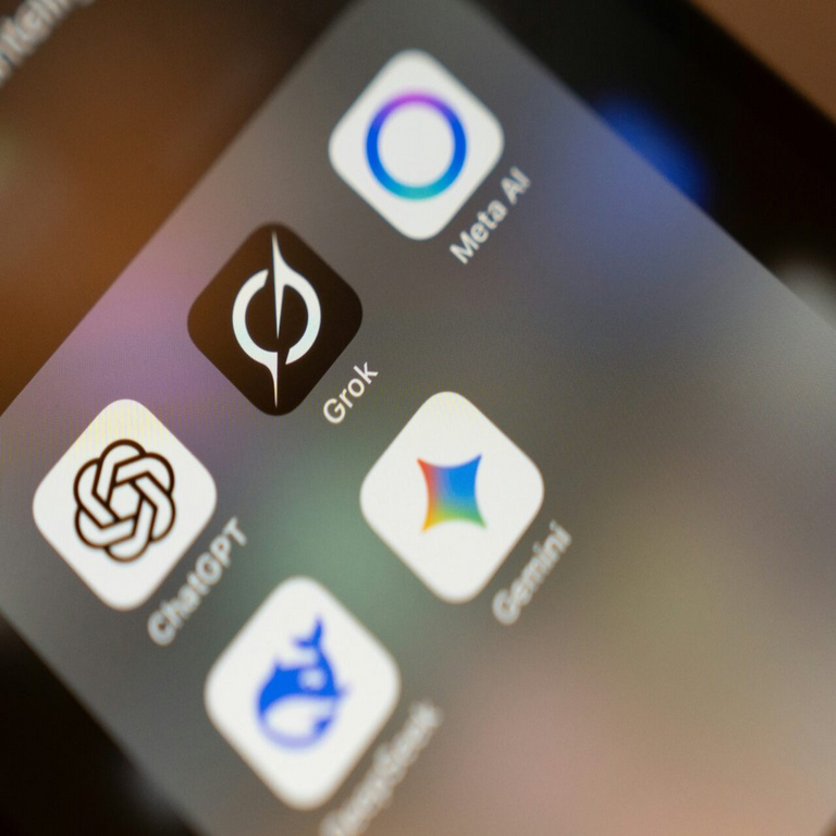 Se denuncia el empleo de Grok, la inteligencia artificial de X, en la generación de imágenes no consentidas de personas en traje de baño. Se denuncia el empleo de Grok, la inteligencia artificial de X, en la generación de imágenes no consentidas de personas en traje de baño.