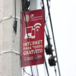 En México, CFE Telecom reactiva las cabinas telefónicas en medio de la era de WhatsApp y el internet móvil.