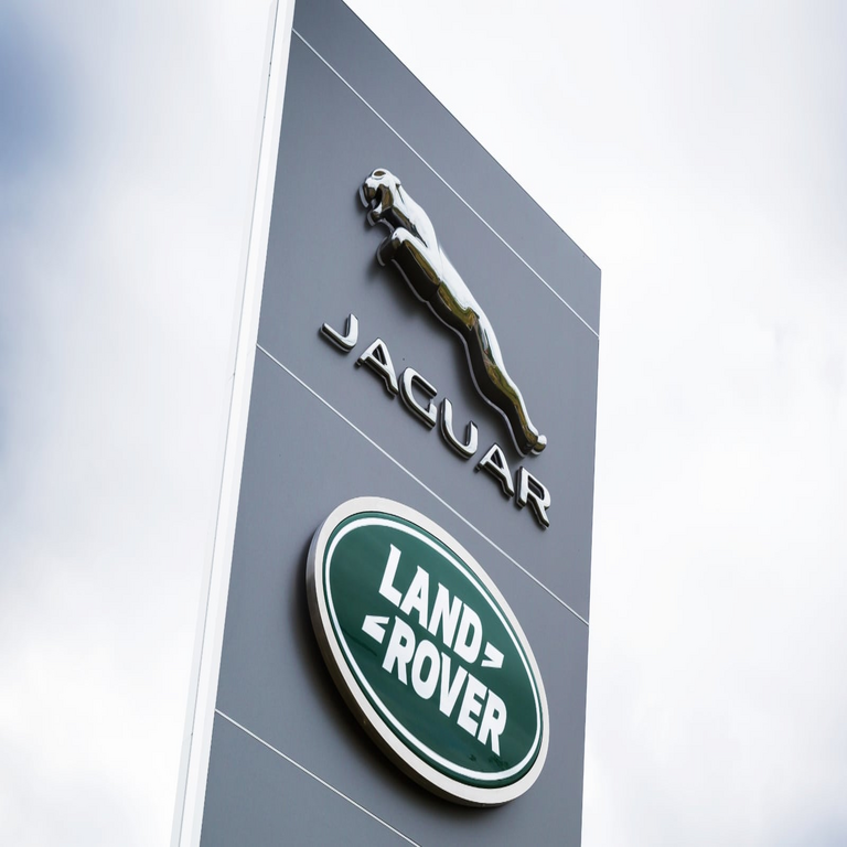 Los volúmenes de distribución mayorista de Jaguar Land Rover disminuyen un 43% tras el ciberataque.