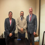 En Chile, IDICAM promueve un acuerdo multisectorial contra la piratería digital en encuentro con el presidente de la Comisión de Economía.