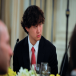 El consejo de Alexandr Wang, director de inteligencia artificial en Meta, para los niños: dedicad todo vuestro tiempo a practicar el coding intuitivo.