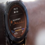 El modelo de Garmin más popular reduce significativamente su precio: incorpora carga solar y una batería de duración prácticamente ilimitada.