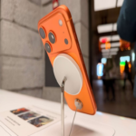 Se afirmaba que el iPhone 17 Pro sufría rayones simplemente con una mirada; regresé a una Apple Store casi cuatro meses después para verificar esta afirmación.