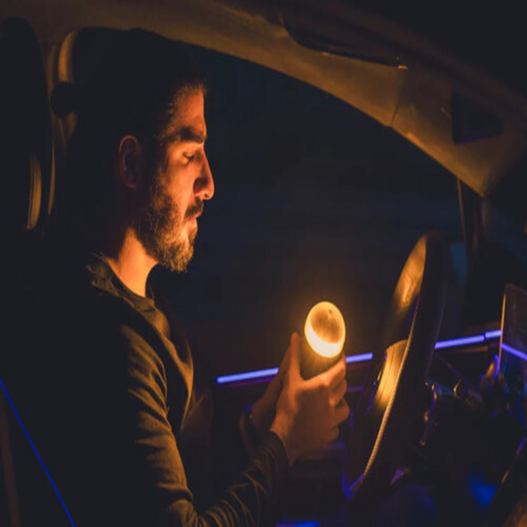 El precio de la baliza V16 ofrecida por Carrefour desciende aún más, siendo un producto fabricado en España e integrado con su aplicación propia.