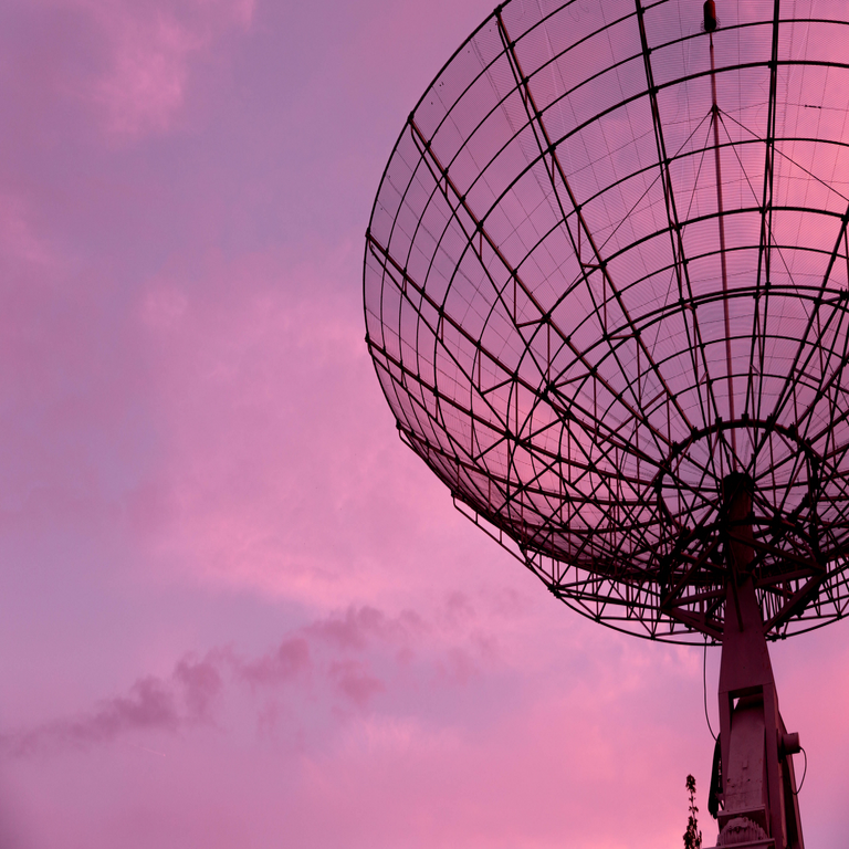 La CRT intensifica el diálogo con el sector empresarial en materia de asignación de espectro para redes especializadas en usos industriales, de proximidad y 5G.