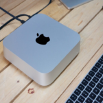 Equipado con el chip M2 Pro y un SSD de 512 GB, este Mac Mini se posiciona como una solución óptima para entornos laborales, habiendo alcanzado su precio más bajo hasta la fecha.