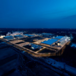 La infraestructura eléctrica de Estados Unidos no puede soportar la carga de tantos centros de datos, por lo que se ha propuesto una solución: desconectarlos para prevenir apagones. La infraestructura eléctrica de Estados Unidos no puede soportar la carga de tantos centros de datos, por lo que se ha propuesto una solución: desconectarlos para prevenir apagones.