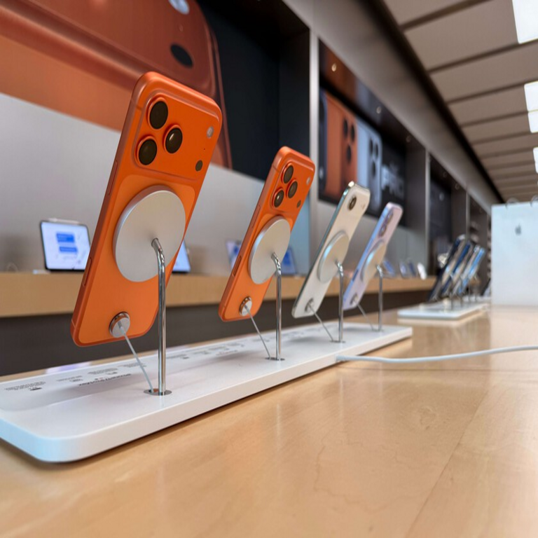 Apple se consolida como líder mundial en 2025, un año definido por el auge de la inteligencia artificial, proclamando su victoria en la pugna por el dominio global.