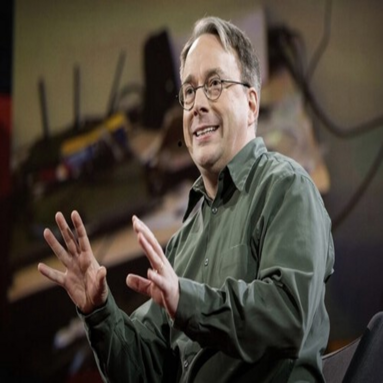 Se reconoce como el programador más influyente de la historia, quien también ha integrado la inteligencia artificial en sus prácticas de programación.