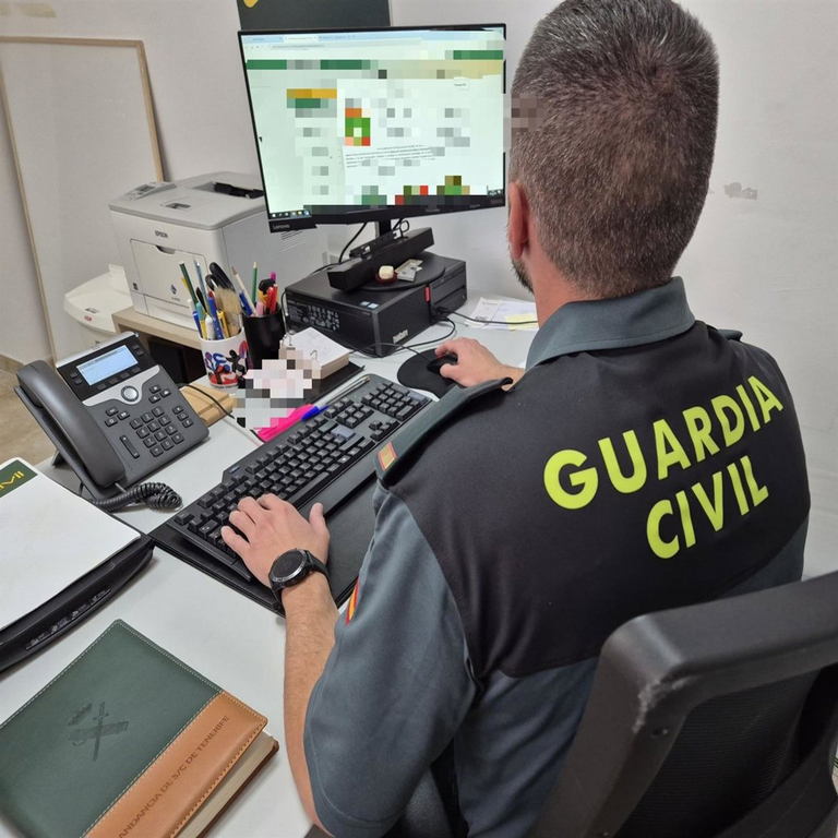Cuatro personas arrestadas en tres operaciones policiales contra la ciberdelincuencia en Málaga.