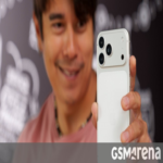 Según IDC, los envíos de smartphones aumentan un 23 % en el cuarto trimestre de 2025, con Apple como el claro ganador.