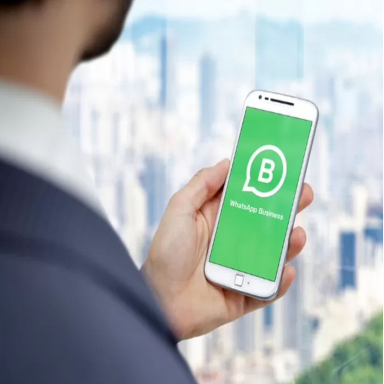 Funcionamiento de la herramienta de WhatsApp para liberar espacio de almacenamiento.