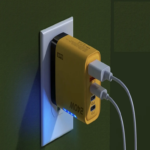 Este cargador USB-C con cinco puertos permite la carga simultánea de todos tus dispositivos sin demandar espacio adicional.