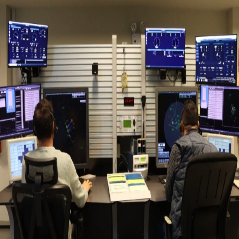 Perú: El MTC fomenta la modernización de la navegación aérea mediante la implementación de una nueva red de fibra óptica en el Aeropuerto Jorge Chávez. Perú: El MTC fomenta la modernización de la navegación aérea mediante la implementación de una nueva red de fibra óptica en el Aeropuerto Jorge Chávez.