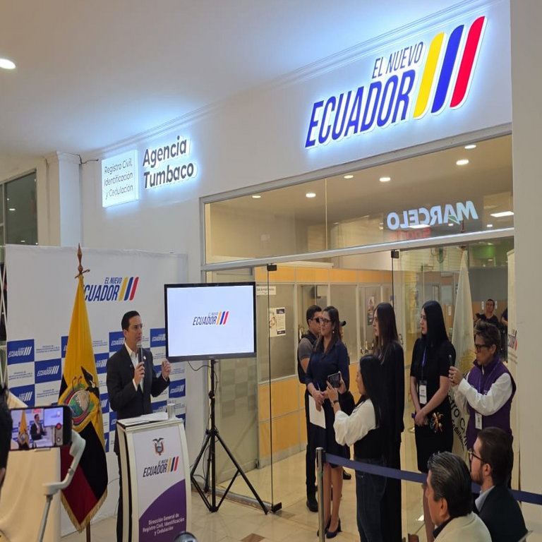 En Ecuador, Roberto Kury, ministro de Telecomunicaciones y de la Sociedad de la Información, inaugura una nueva agencia del Registro Civil en Tumbaco con instalaciones mejoradas.