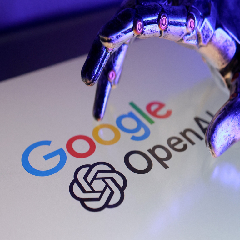 El pacto entre Apple y Google cuestiona la supremacía de OpenAI en el ámbito de la inteligencia artificial. El pacto entre Apple y Google cuestiona la supremacía de OpenAI en el ámbito de la inteligencia artificial.