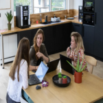 Devoteam fortalece la administración de talentos mediante certificaciones en calidad, seguridad y medio ambiente.