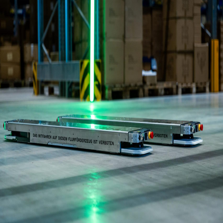 El robot de fabricación europea destinado a reemplazar a los operarios de almacén: es capaz de transportar palés que exceden los 1.000 kg de manera autónoma.