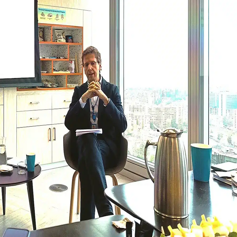 Los empleados invierten una hora semanal en la corrección de la inteligencia artificial.