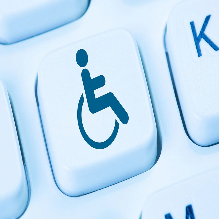 En España, el avance de la accesibilidad audiovisual se impulsa mediante las recientes cuotas normativas y la integración de la inteligencia artificial.