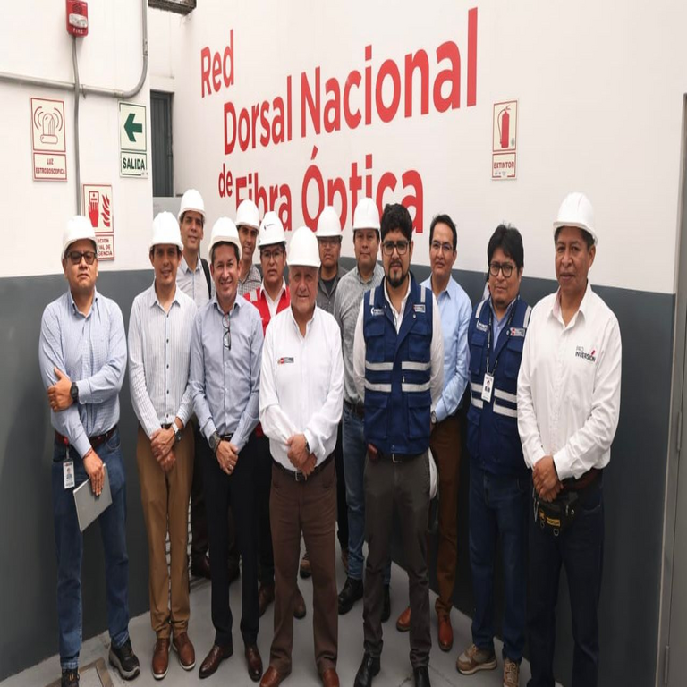 En Perú, el viceministro de Comunicaciones verifica la operatividad de la Red Dorsal Nacional de Fibra Óptica.