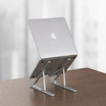 Este soporte ergonómico para laptops eleva la pantalla a la altura óptima y prolonga la durabilidad del dispositivo.