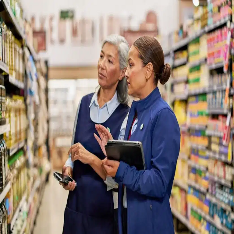 Hewlett Packard Enterprise integra inteligencia artificial en sus redes y servidores para optimizar la infraestructura del sector minorista.