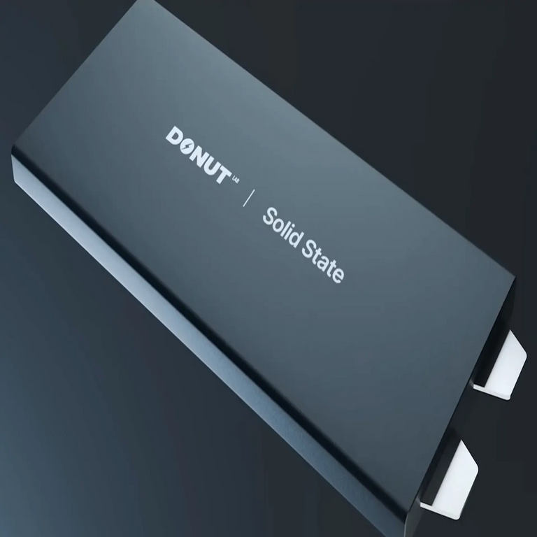 La comercialización de la primera batería de estado sólido confirma la revolución tecnológica: duplica la autonomía en un vehículo Tesla y permite recargas en solo 5 minutos.