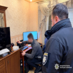 Las autoridades persiguen a un grupo de ransomware responsable de pérdidas financieras masivas.