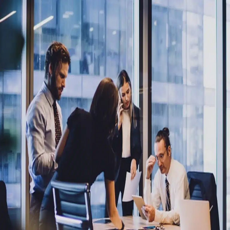 La escasez de profesionales en TI limita a los directores de informática que exigen competencias en inteligencia artificial, datos y ciberseguridad.