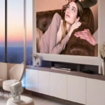 Este proyector con rebaja excepcional transforma su sala de estar en un cine y resulta igualmente apto para su uso en exteriores.