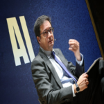 España: Óscar López respalda en Davos el modelo digital europeo fundamentado en la innovación y la salvaguarda de los derechos digitales.