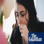 Badenoch insta a Starmer a proceder de inmediato con la prohibición de redes sociales para menores de 16 años.