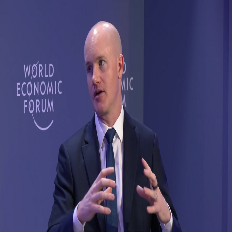 El director ejecutivo de Coinbase respalda a Bitcoin en el Foro de Davos: no cuenta con una impresora de dinero.