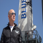 Pensábamos que Starlink carecía de competencia, pero Jeff Bezos sostiene lo opuesto: emerge TeraWave, el servicio de internet satelital desarrollado por Blue Origin.