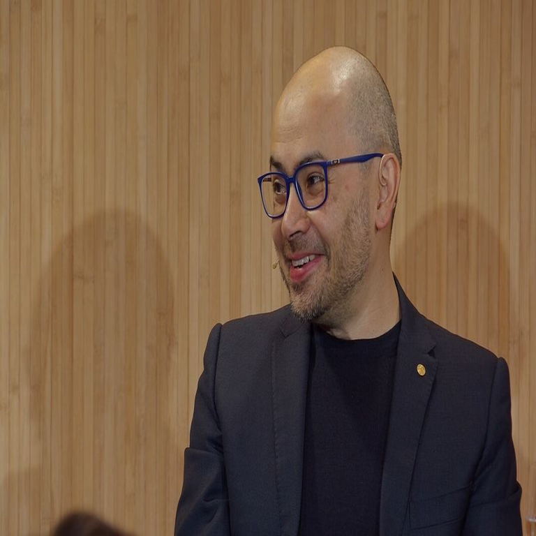 Demis Hassabis, director ejecutivo de Google DeepMind, presentó en Davos los futuros retos y apuestas en el ámbito de la inteligencia artificial.
