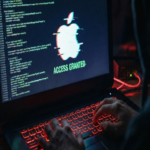 Apple implementa exhaustivas medidas de protección para salvaguardar sus secretos en California, pero acaban de sustraer 1 TB de documentos mediante una puerta trasera en China.