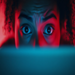 Tres indicios de que un tercero ha obtenido acceso a la cámara de tu dispositivo móvil o equipo informático