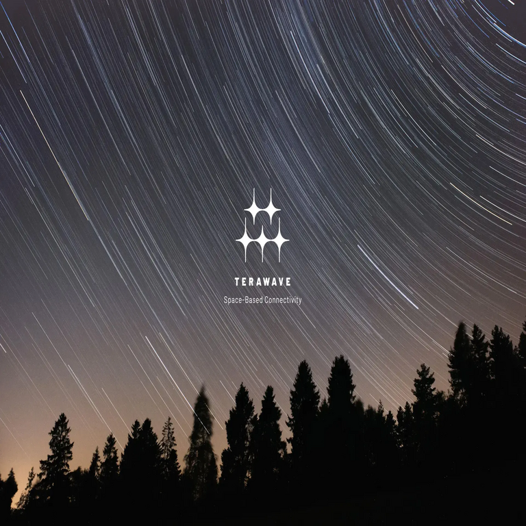 Blue Origin introduce TeraWave, una red satelital que ofrece servicio simétrico.